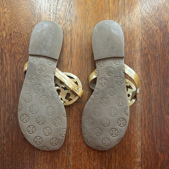 Tory Burch Miller Patent Thong Sandal Brown - Picture 6 of 8
